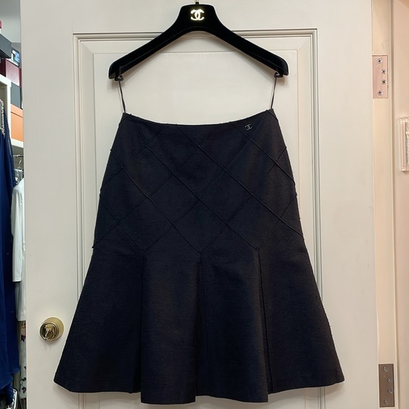 CHANEL Matelasse motif Coco mark skirt - Picture 3 of 8